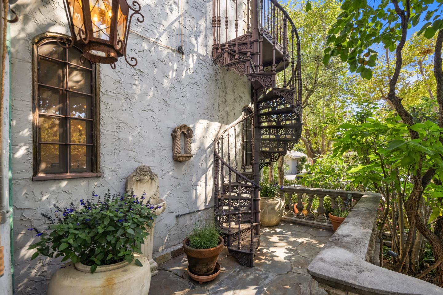 Detail Gallery Image 3 of 43 For 1300 Paloma Ave, Burlingame,  CA 94010 - 3 Beds | 2/1 Baths