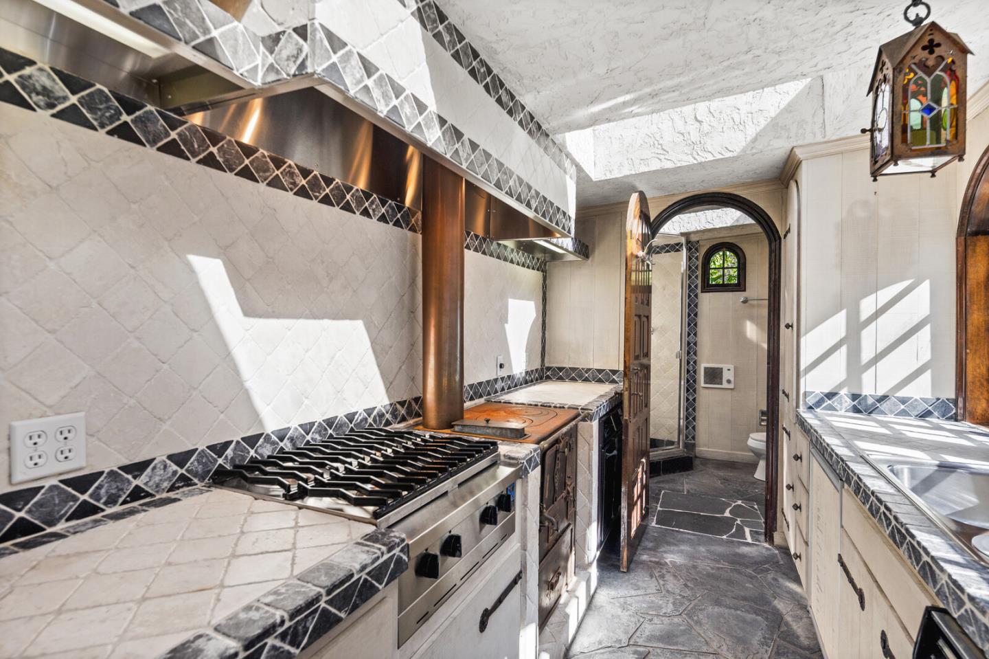 Detail Gallery Image 32 of 43 For 1300 Paloma Ave, Burlingame,  CA 94010 - 3 Beds | 2/1 Baths