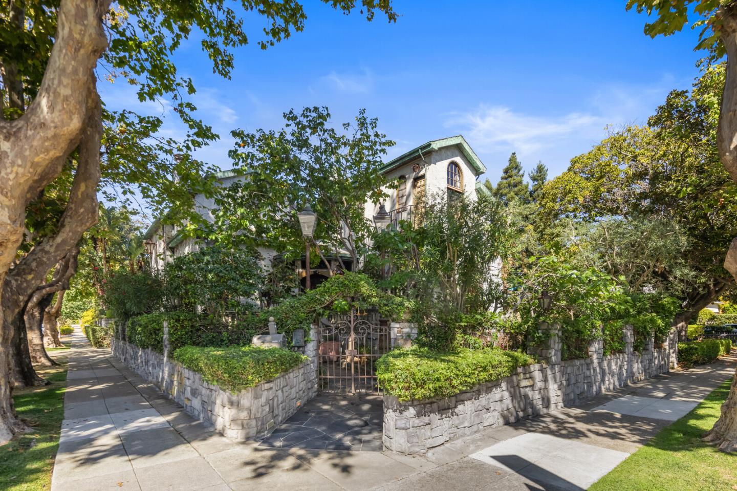 Detail Gallery Image 37 of 43 For 1300 Paloma Ave, Burlingame,  CA 94010 - 3 Beds | 2/1 Baths