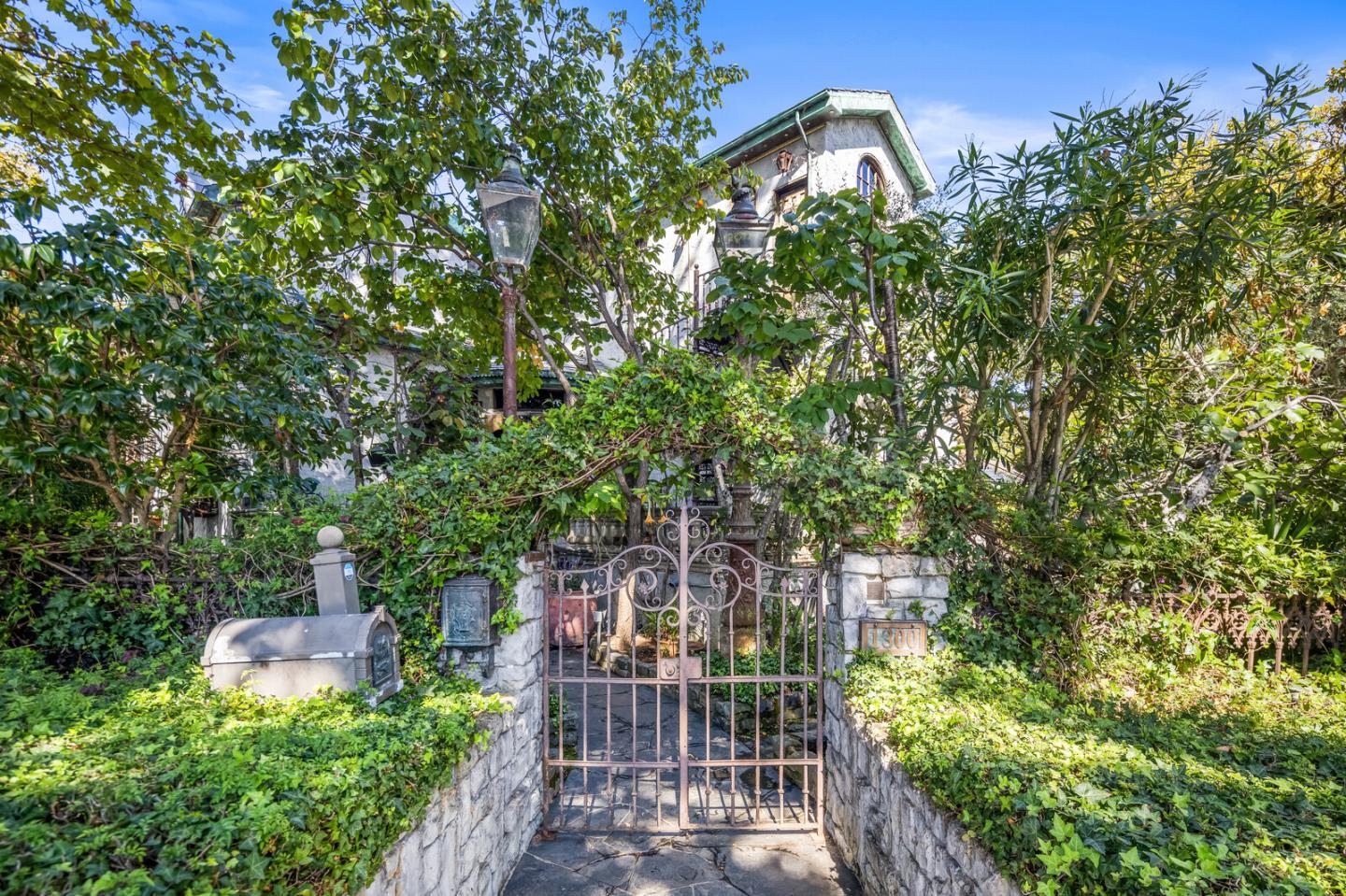 Detail Gallery Image 42 of 43 For 1300 Paloma Ave, Burlingame,  CA 94010 - 3 Beds | 2/1 Baths