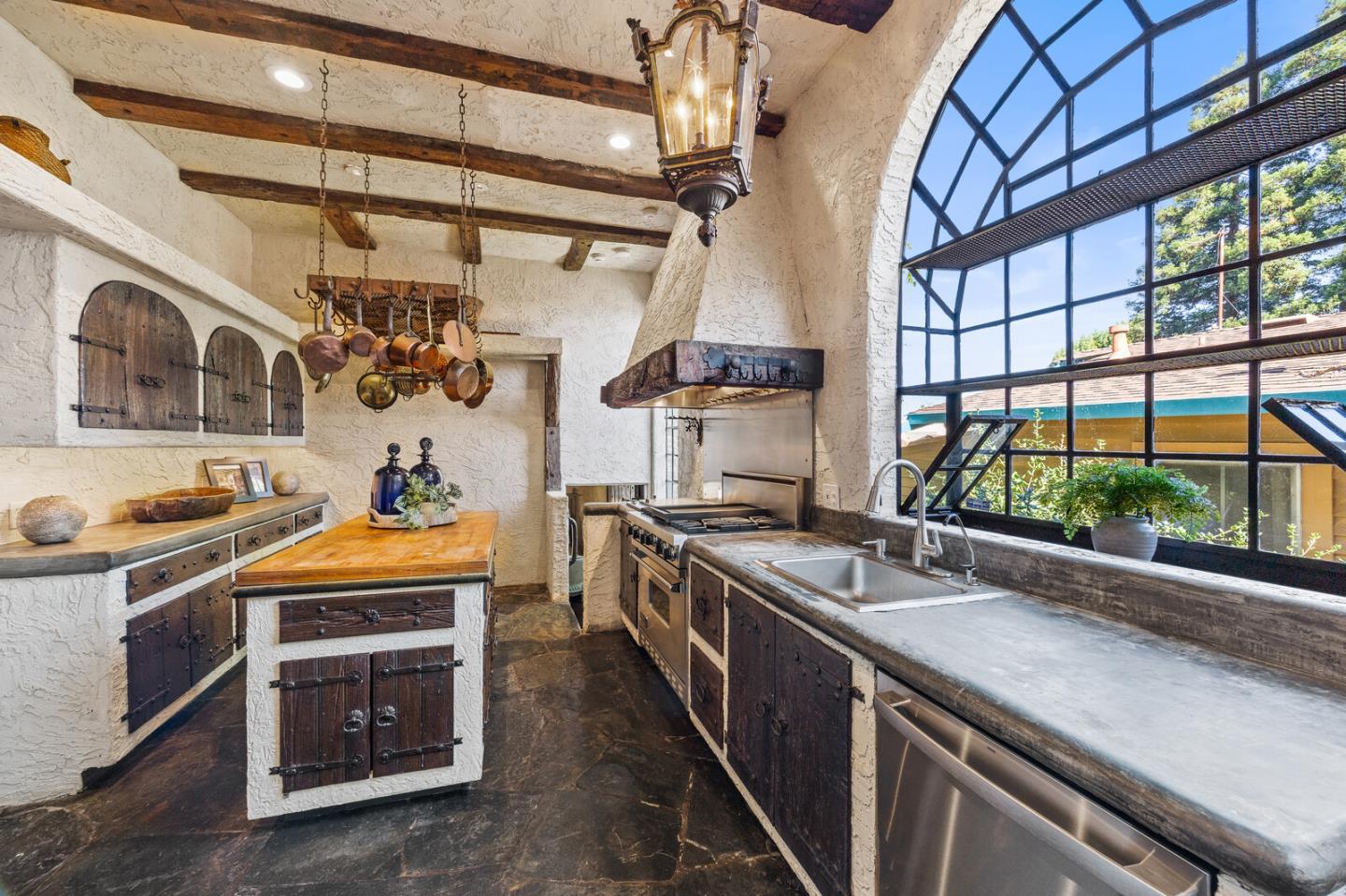 Detail Gallery Image 7 of 43 For 1300 Paloma Ave, Burlingame,  CA 94010 - 3 Beds | 2/1 Baths