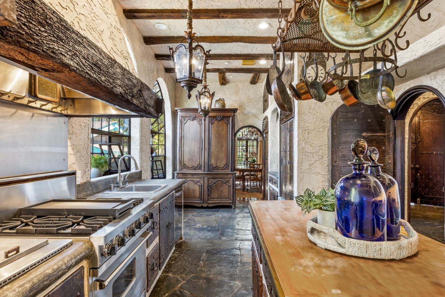 Detail Gallery Image 8 of 43 For 1300 Paloma Ave, Burlingame,  CA 94010 - 3 Beds | 2/1 Baths