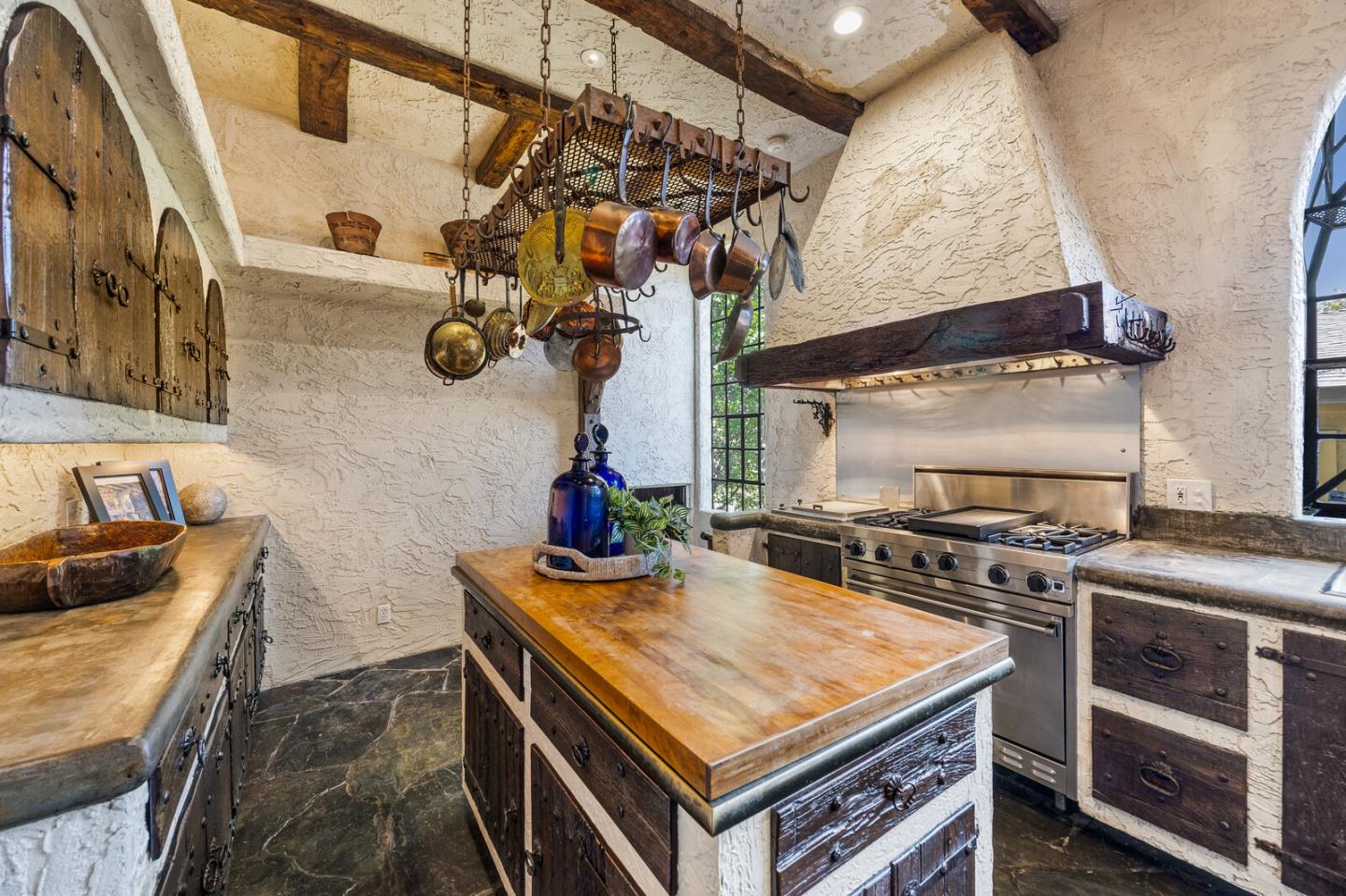 Detail Gallery Image 9 of 43 For 1300 Paloma Ave, Burlingame,  CA 94010 - 3 Beds | 2/1 Baths