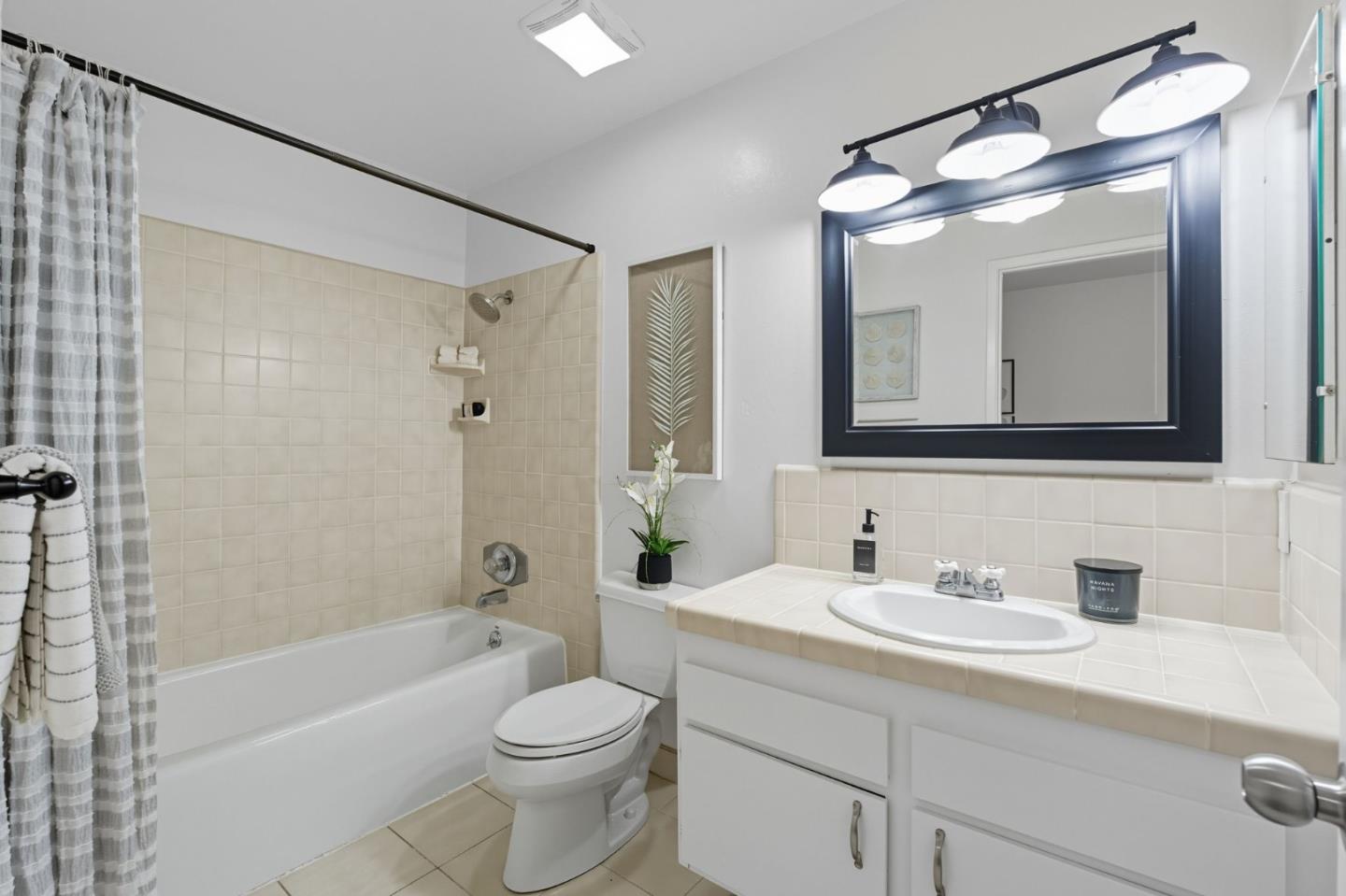 Detail Gallery Image 17 of 26 For 1375 Pinehurst Sq, San Jose,  CA 95117 - 2 Beds | 2 Baths