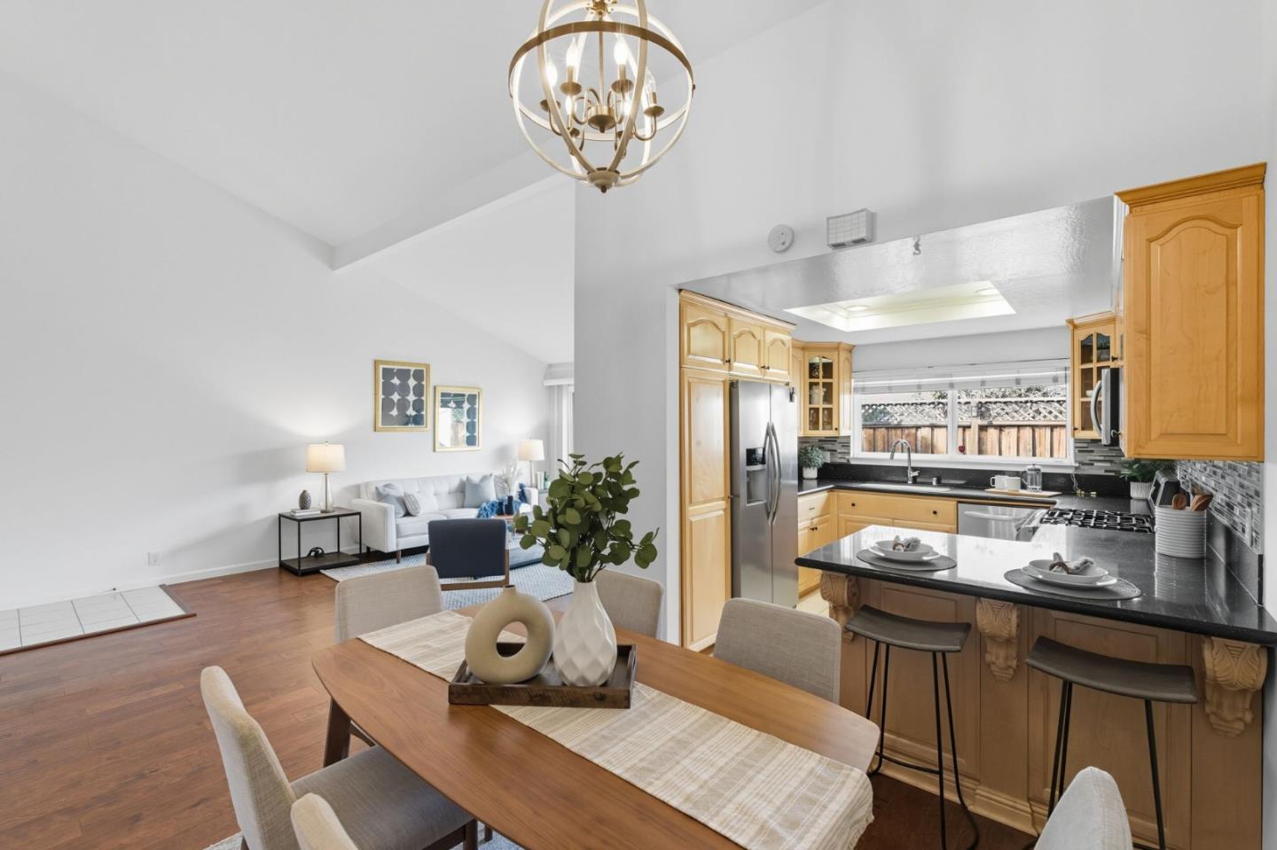 Detail Gallery Image 6 of 26 For 1375 Pinehurst Sq, San Jose,  CA 95117 - 2 Beds | 2 Baths