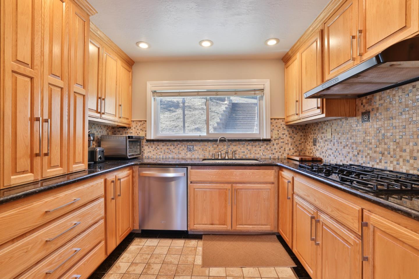 Detail Gallery Image 15 of 45 For 3123 Huntington Ct, Castro Valley,  CA 94546 - 3 Beds | 2 Baths