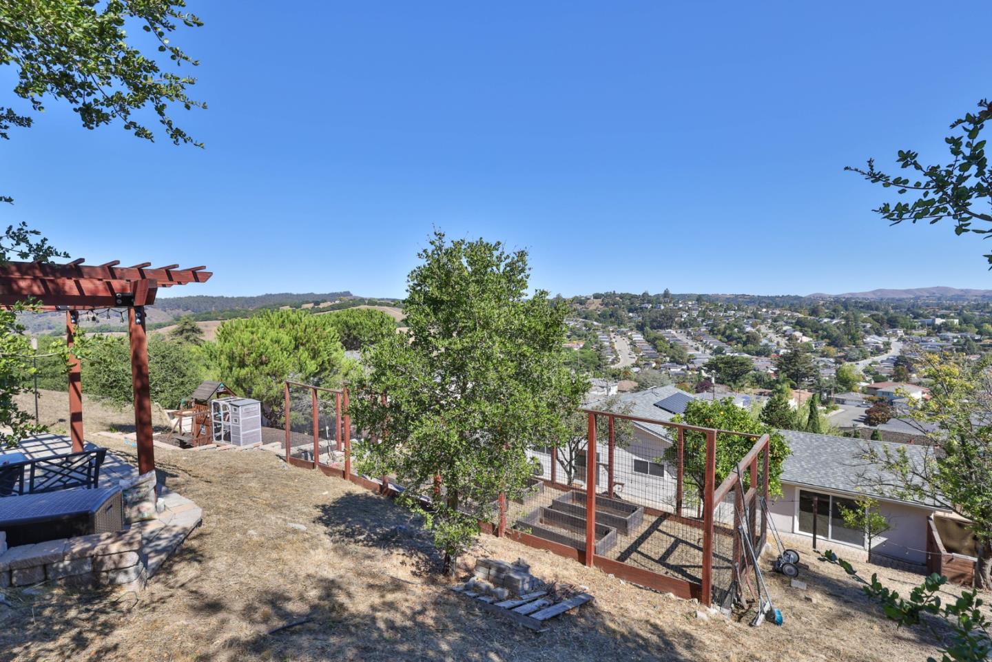 Detail Gallery Image 33 of 45 For 3123 Huntington Ct, Castro Valley,  CA 94546 - 3 Beds | 2 Baths