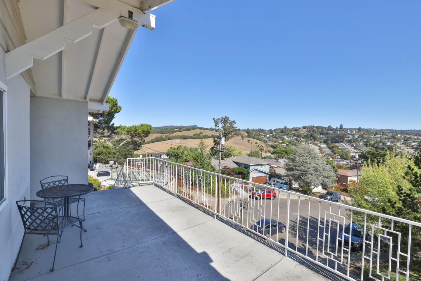 Detail Gallery Image 4 of 45 For 3123 Huntington Ct, Castro Valley,  CA 94546 - 3 Beds | 2 Baths