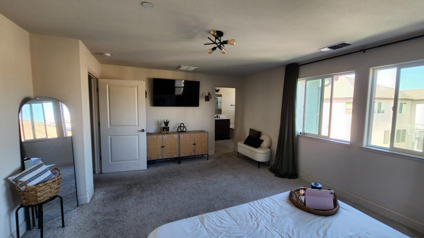 Detail Gallery Image 12 of 28 For 1280 Palermo Dr, Salinas,  CA 93905 - 4 Beds | 2/1 Baths