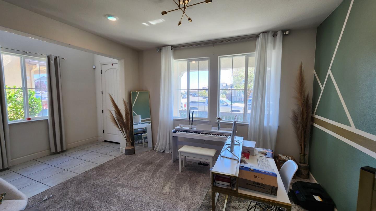 Detail Gallery Image 3 of 28 For 1280 Palermo Dr, Salinas,  CA 93905 - 4 Beds | 2/1 Baths