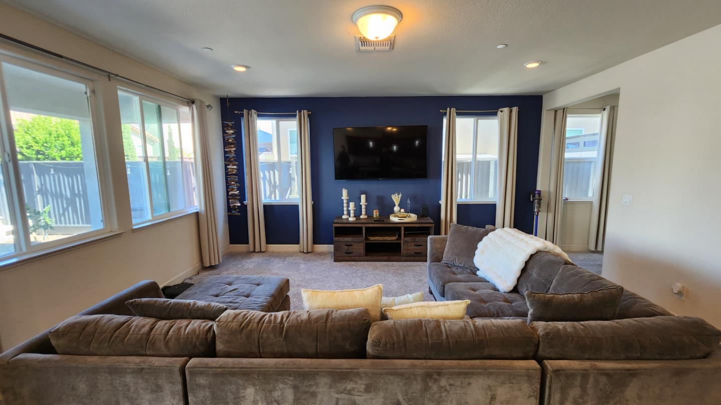 Detail Gallery Image 4 of 28 For 1280 Palermo Dr, Salinas,  CA 93905 - 4 Beds | 2/1 Baths