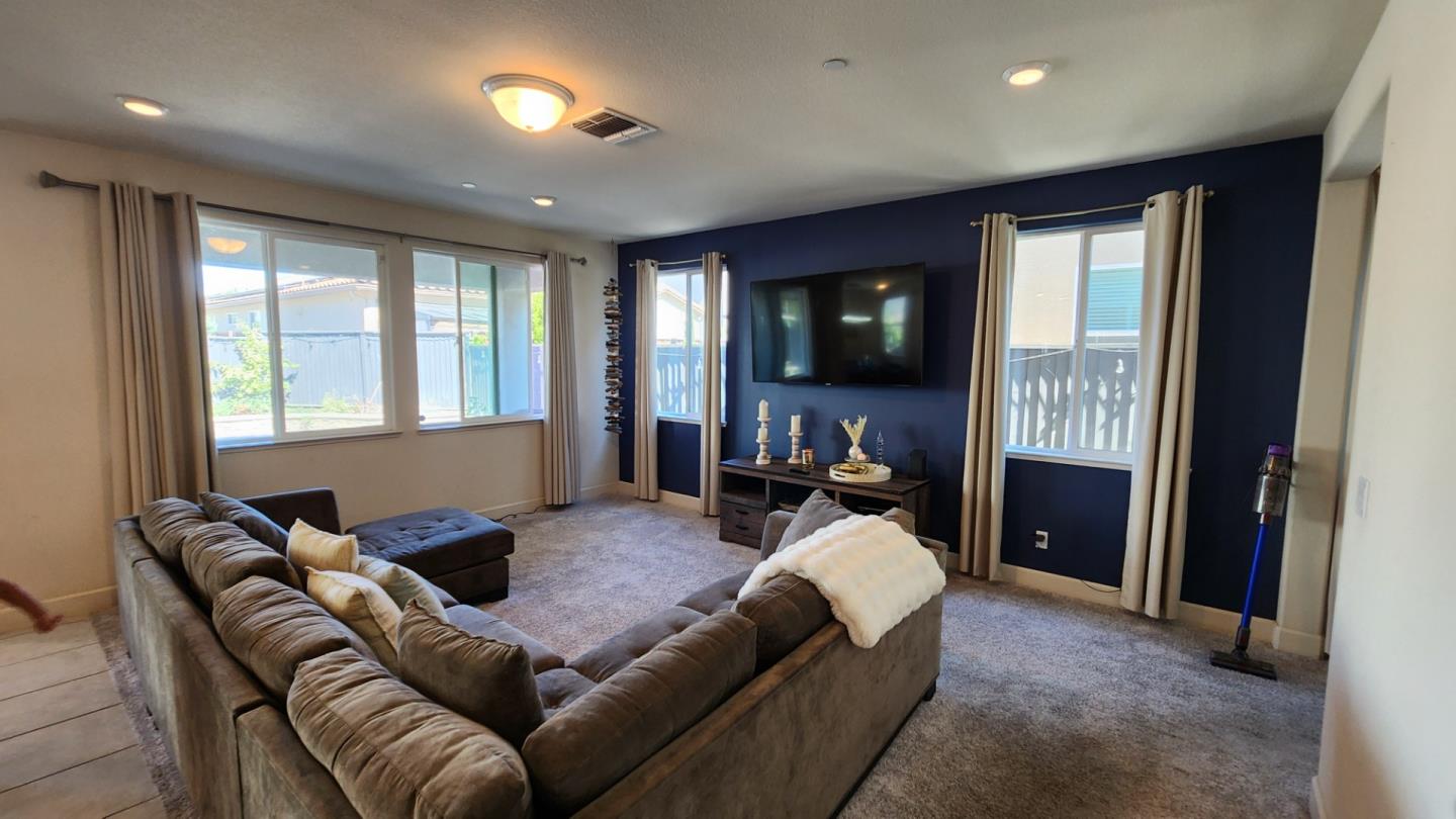 Detail Gallery Image 5 of 28 For 1280 Palermo Dr, Salinas,  CA 93905 - 4 Beds | 2/1 Baths