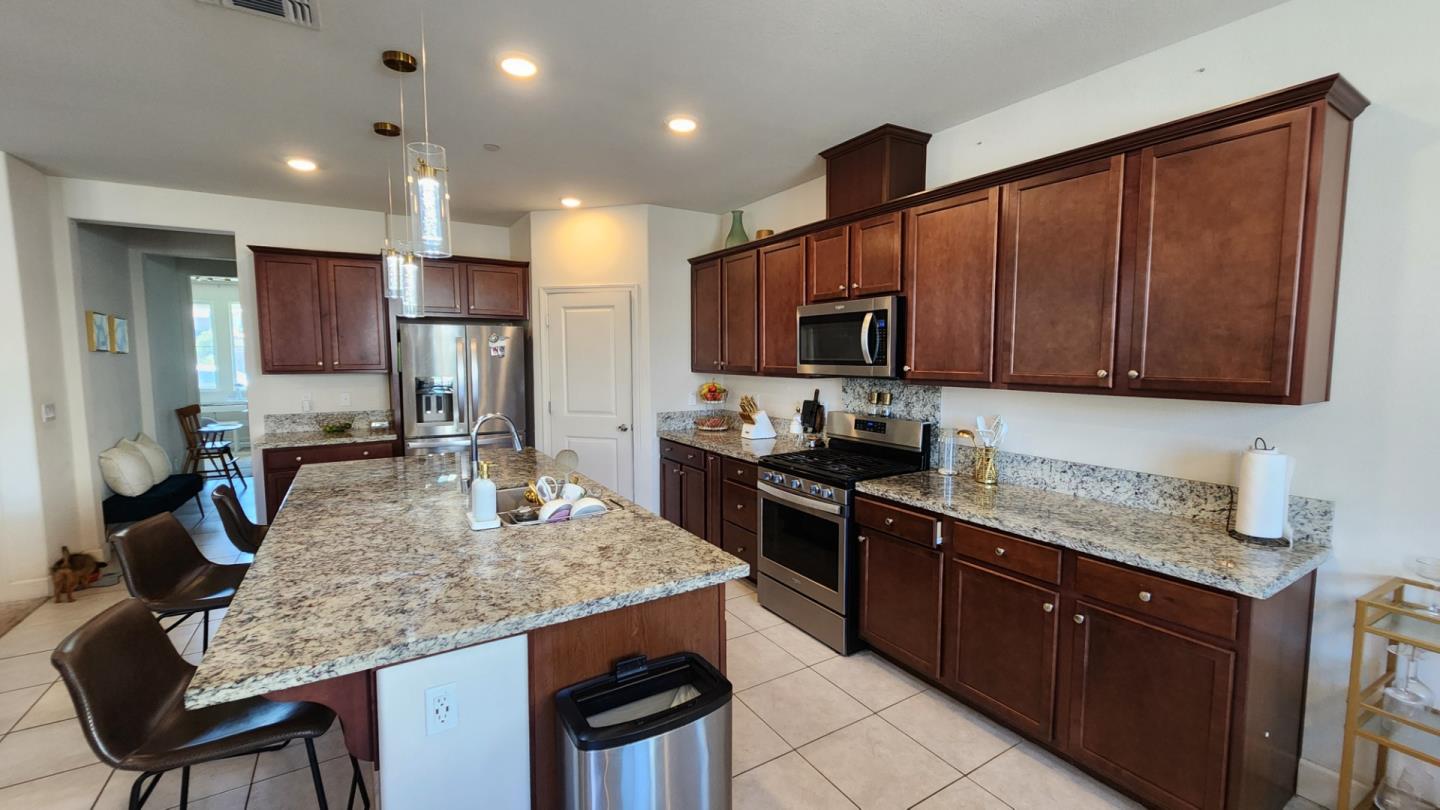 Detail Gallery Image 8 of 28 For 1280 Palermo Dr, Salinas,  CA 93905 - 4 Beds | 2/1 Baths