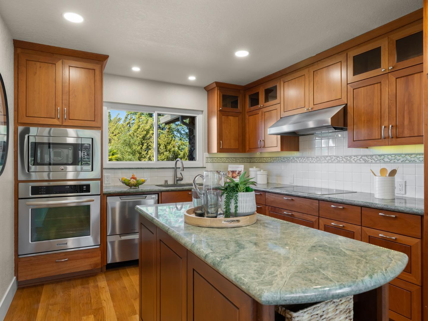 Detail Gallery Image 10 of 50 For 6746 Lookout Bnd, San Jose,  CA 95120 - 4 Beds | 2/1 Baths