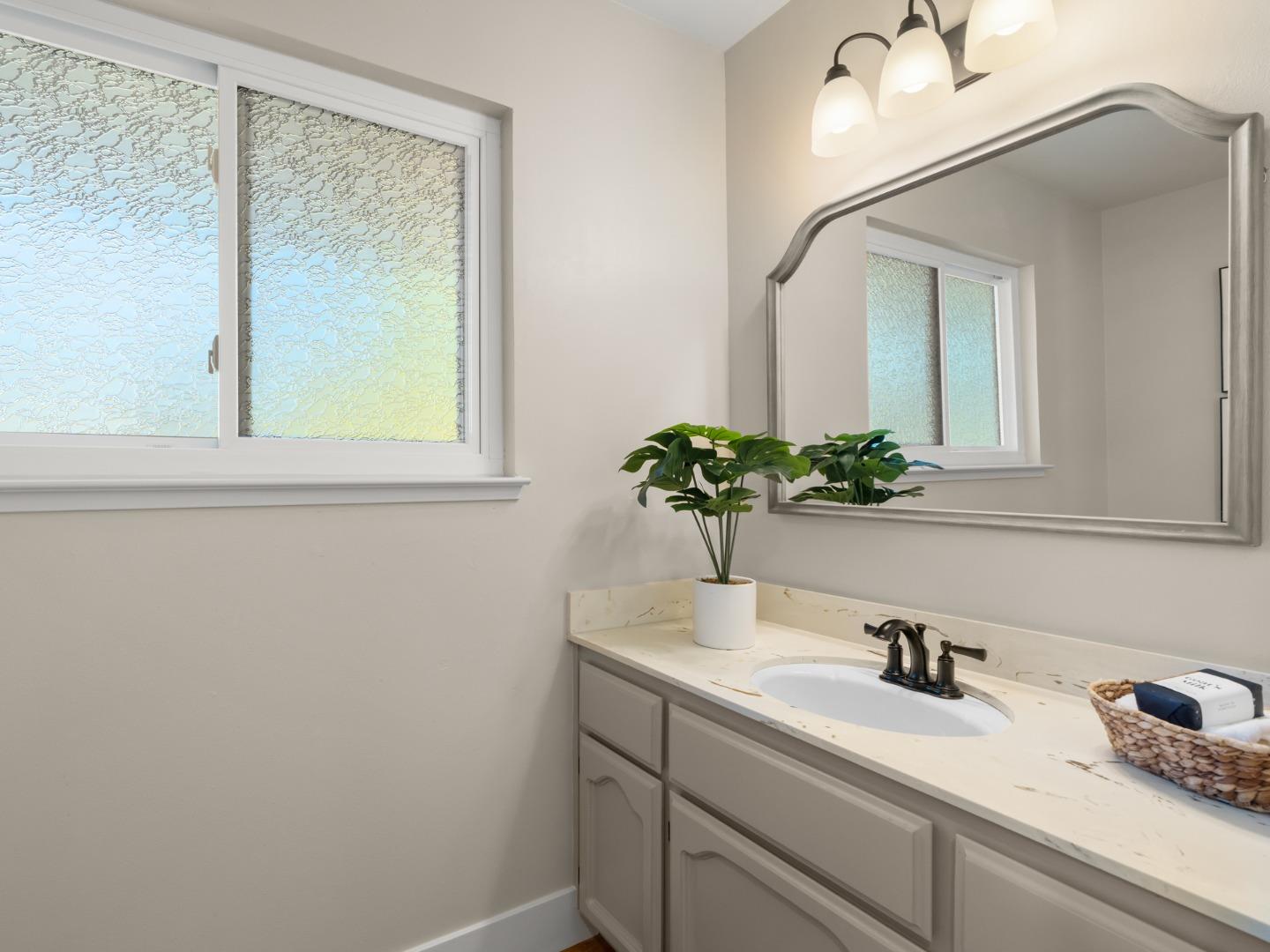 Detail Gallery Image 15 of 50 For 6746 Lookout Bnd, San Jose,  CA 95120 - 4 Beds | 2/1 Baths