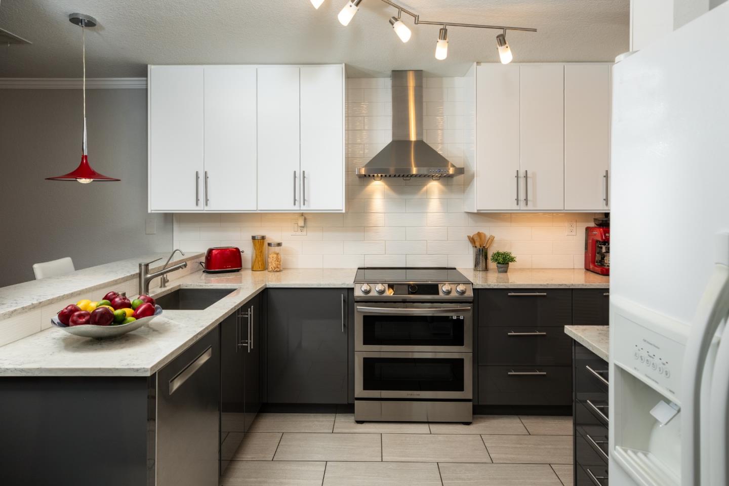 Detail Gallery Image 5 of 30 For 1925 Winding Creek Ct, San Jose,  CA 95148 - 2 Beds | 2/1 Baths