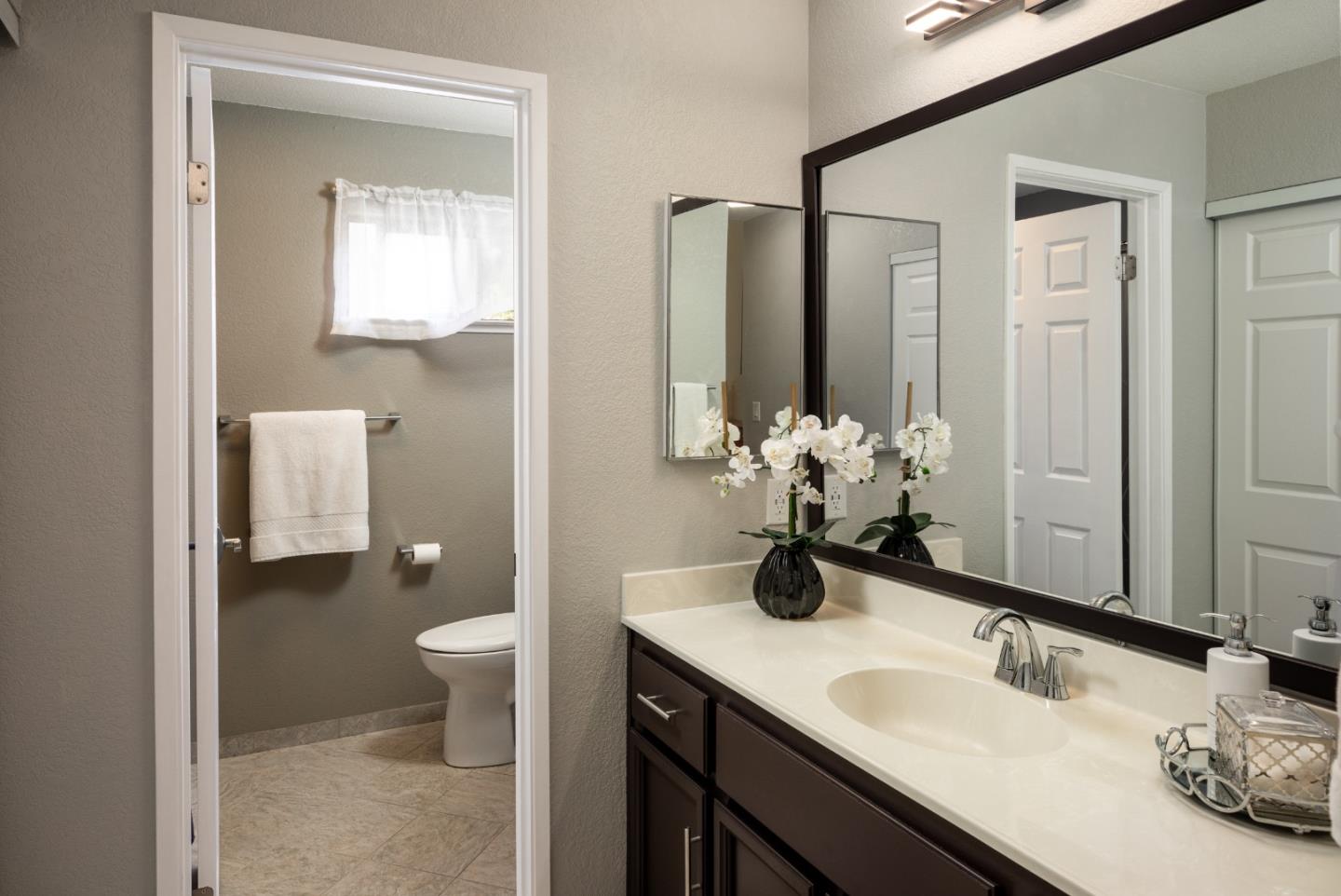 Detail Gallery Image 9 of 30 For 1925 Winding Creek Ct, San Jose,  CA 95148 - 2 Beds | 2/1 Baths