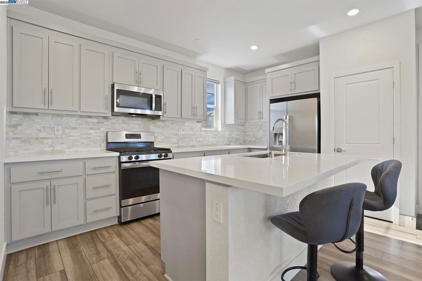 Detail Gallery Image 7 of 23 For 2208 Daimler St, Lathrop,  CA 95330 - 3 Beds | 2/1 Baths