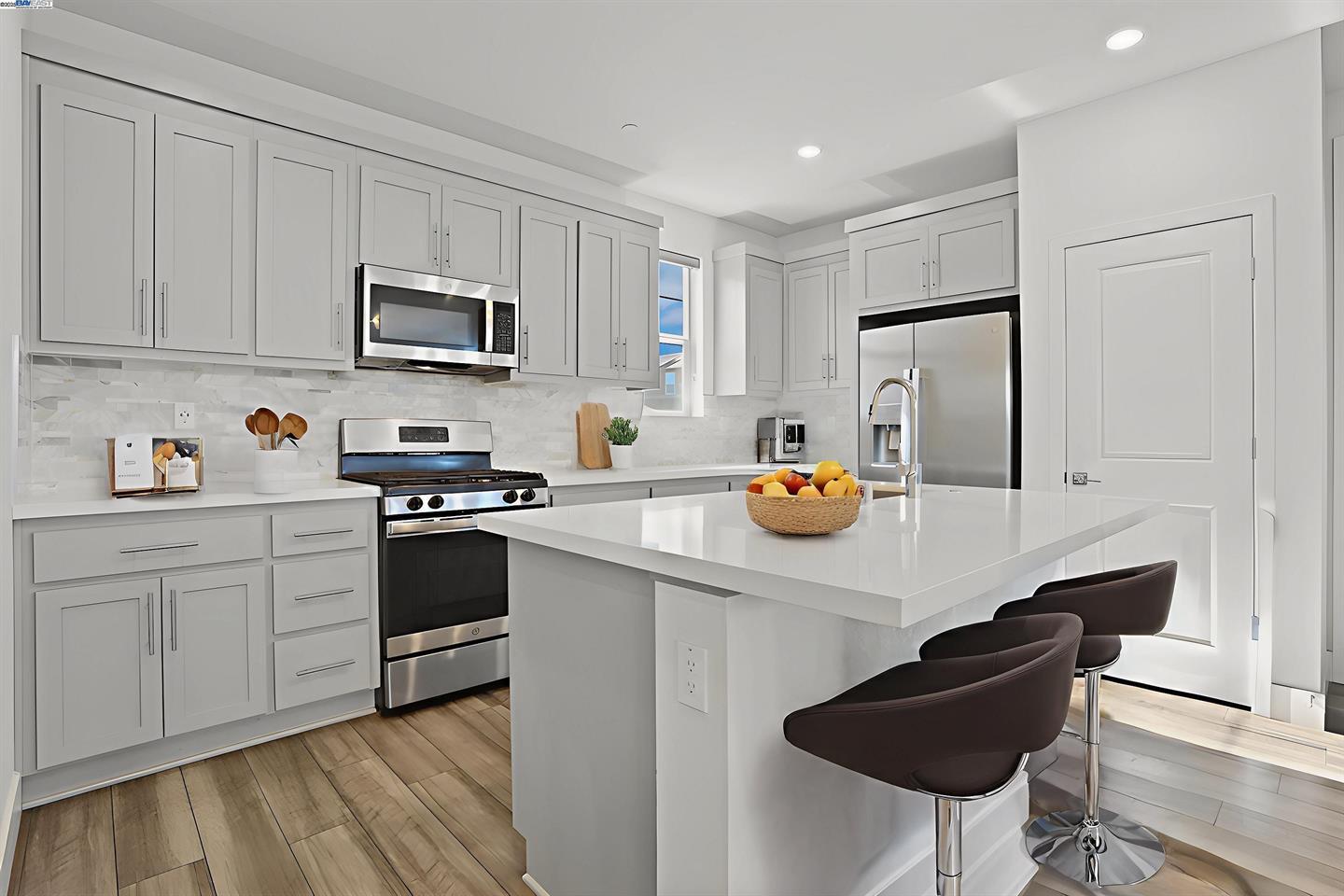 Detail Gallery Image 8 of 23 For 2208 Daimler St, Lathrop,  CA 95330 - 3 Beds | 2/1 Baths