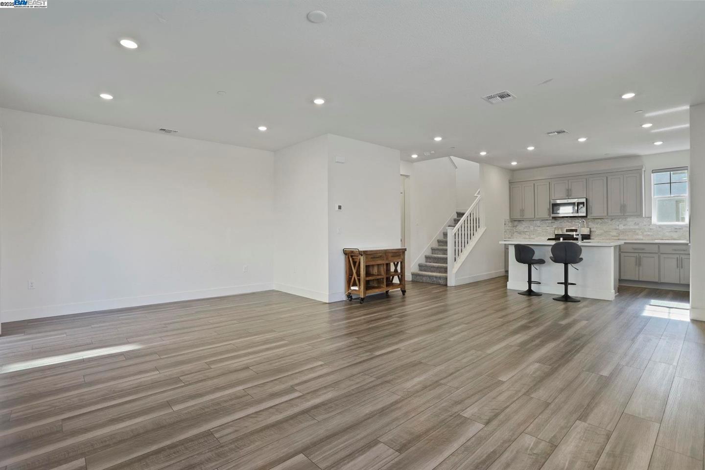 Detail Gallery Image 9 of 23 For 2208 Daimler St, Lathrop,  CA 95330 - 3 Beds | 2/1 Baths