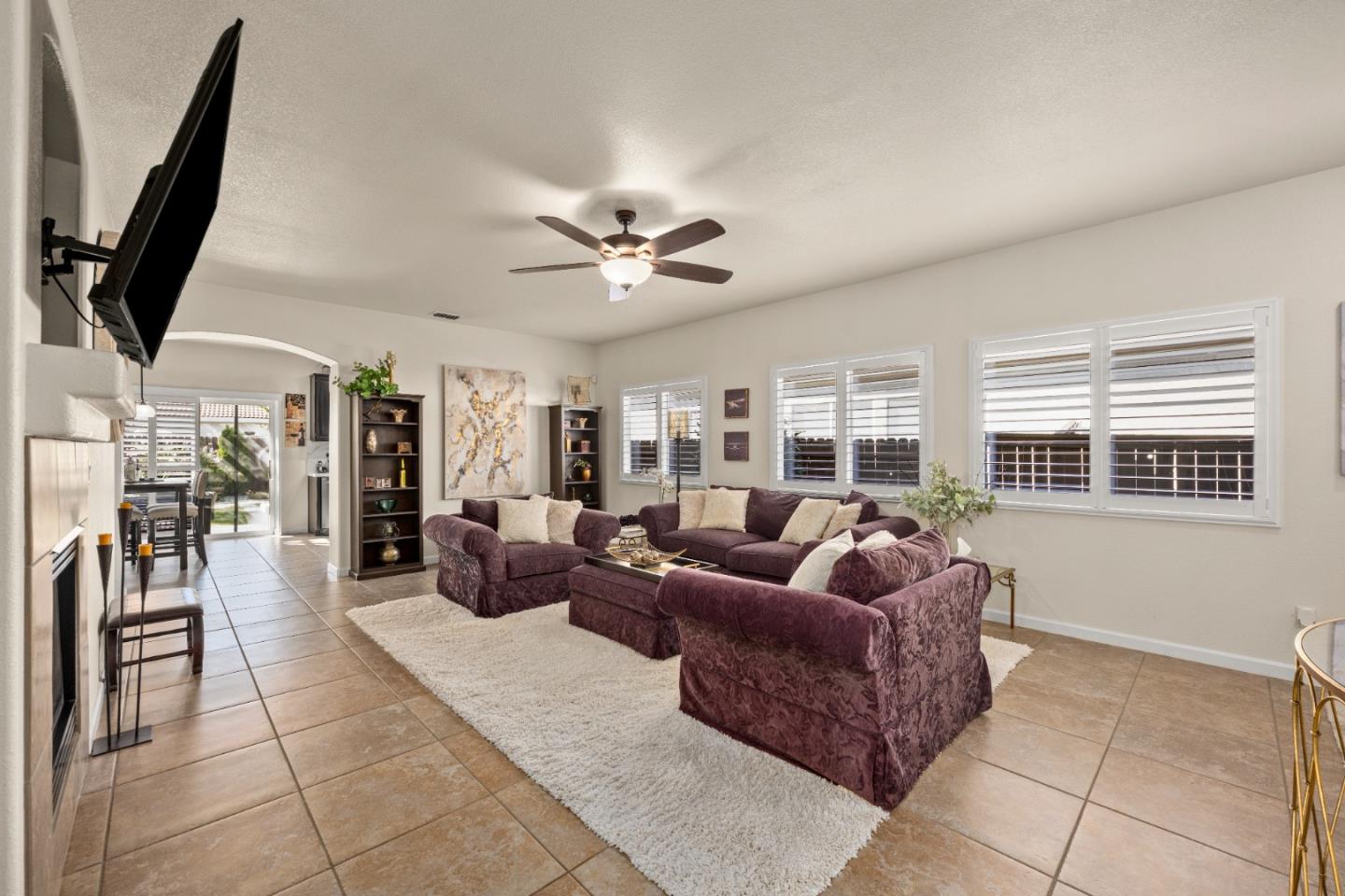 Detail Gallery Image 14 of 61 For 5751 Honor Pkwy, Sacramento,  CA 95835 - 3 Beds | 2/1 Baths