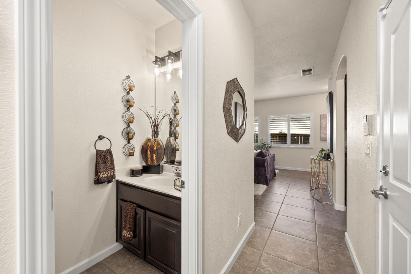 Detail Gallery Image 19 of 61 For 5751 Honor Pkwy, Sacramento,  CA 95835 - 3 Beds | 2/1 Baths
