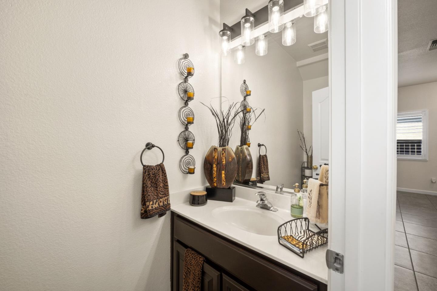 Detail Gallery Image 20 of 61 For 5751 Honor Pkwy, Sacramento,  CA 95835 - 3 Beds | 2/1 Baths