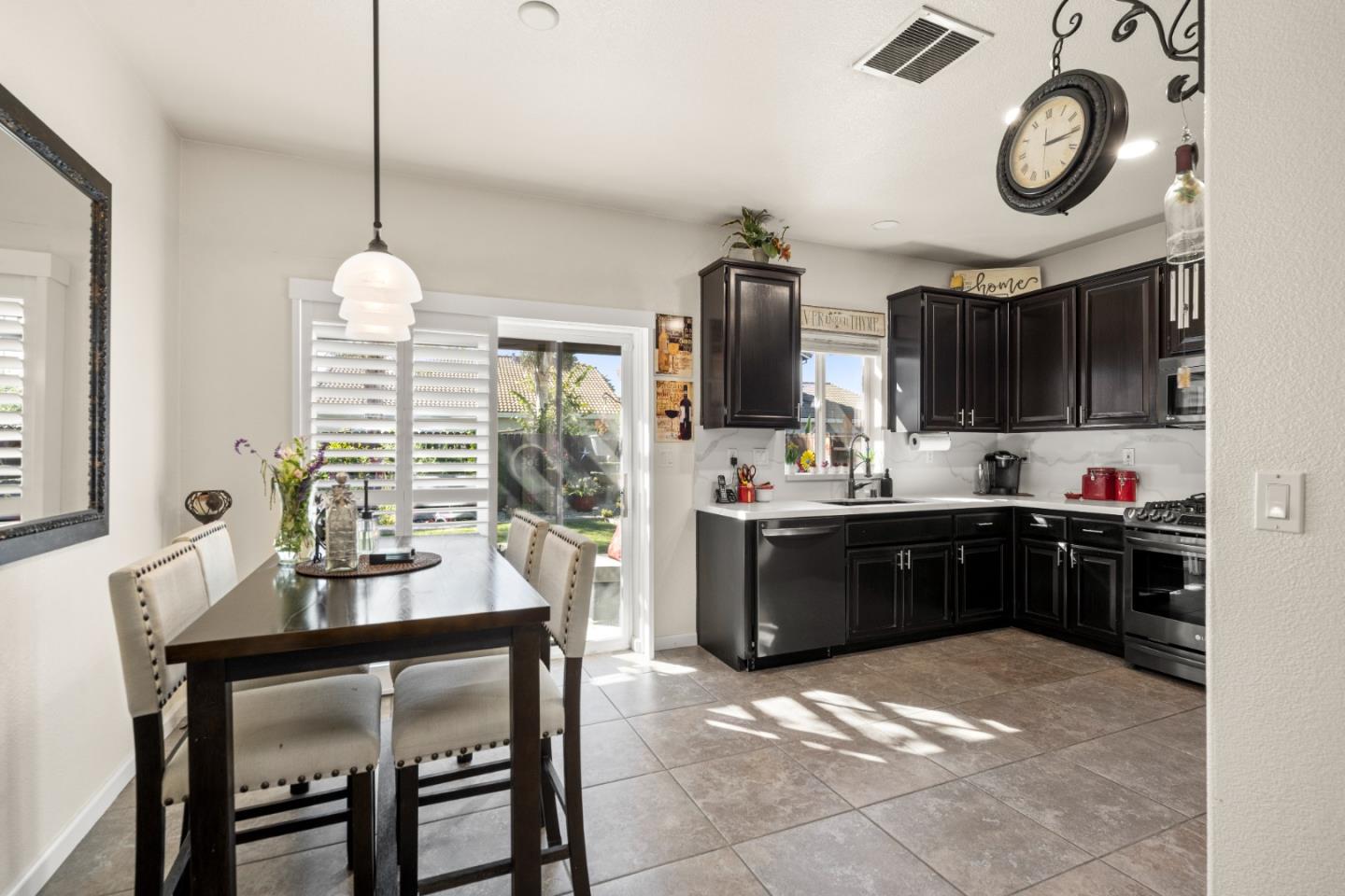 Detail Gallery Image 21 of 61 For 5751 Honor Pkwy, Sacramento,  CA 95835 - 3 Beds | 2/1 Baths