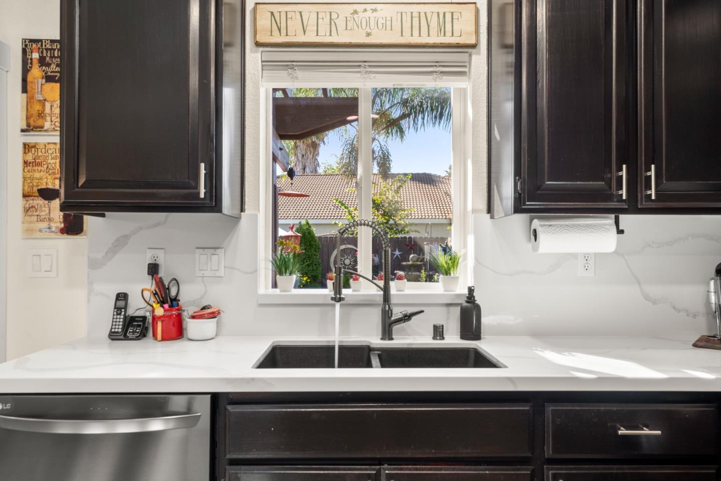 Detail Gallery Image 24 of 61 For 5751 Honor Pkwy, Sacramento,  CA 95835 - 3 Beds | 2/1 Baths