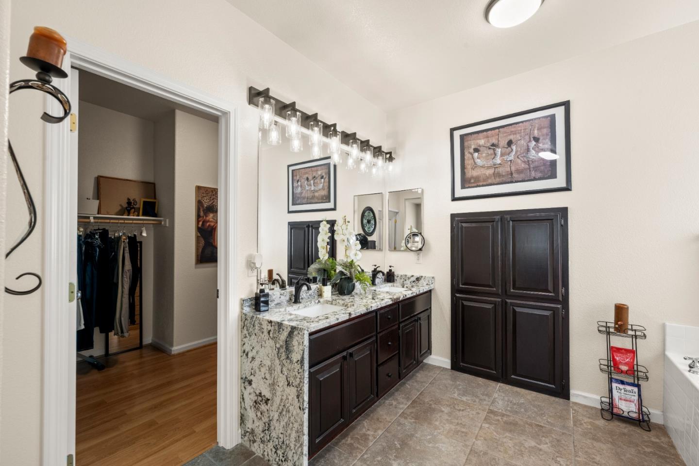 Detail Gallery Image 35 of 61 For 5751 Honor Pkwy, Sacramento,  CA 95835 - 3 Beds | 2/1 Baths