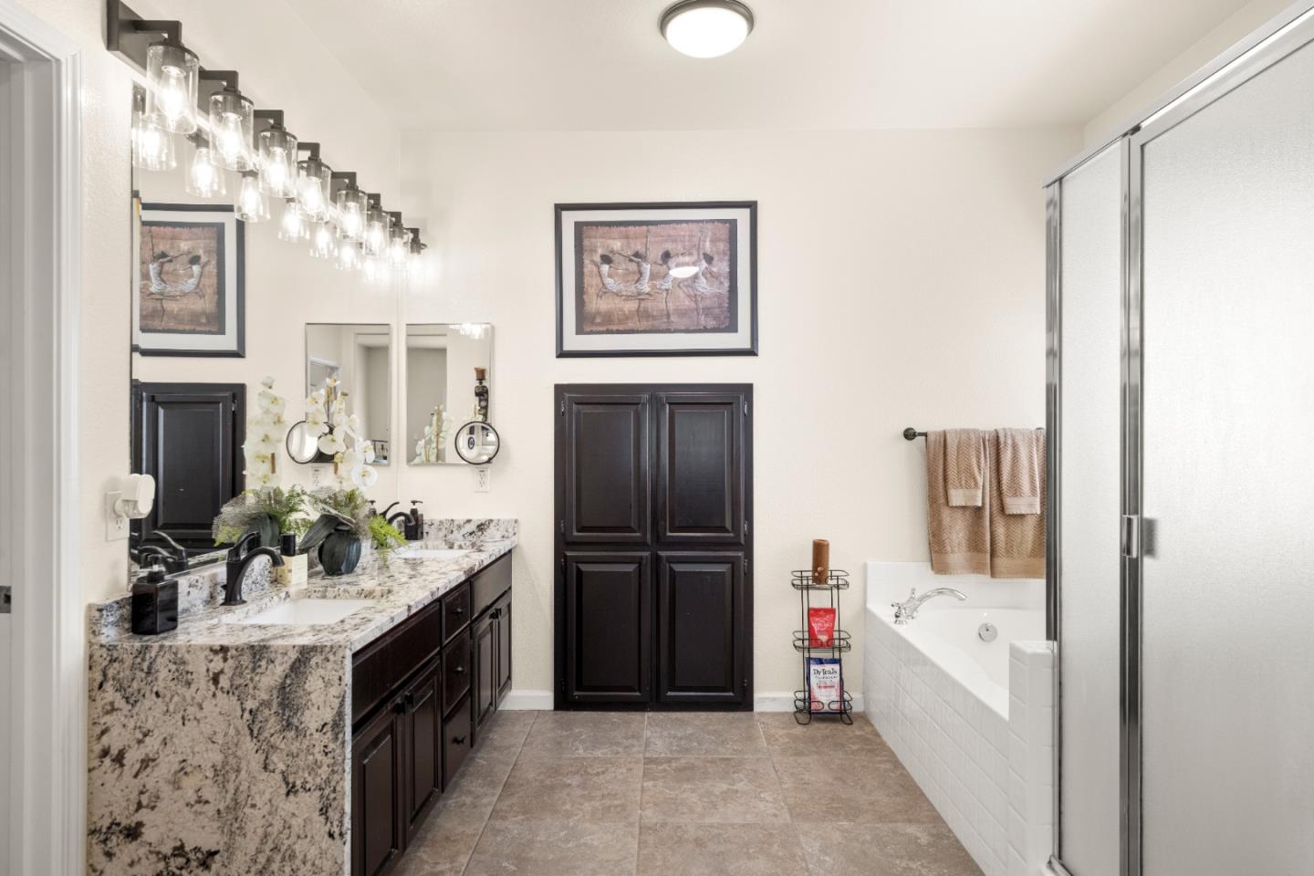 Detail Gallery Image 39 of 61 For 5751 Honor Pkwy, Sacramento,  CA 95835 - 3 Beds | 2/1 Baths