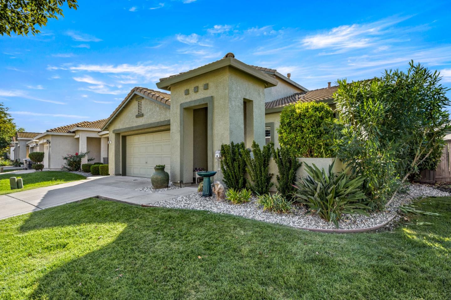 Detail Gallery Image 4 of 61 For 5751 Honor Pkwy, Sacramento,  CA 95835 - 3 Beds | 2/1 Baths