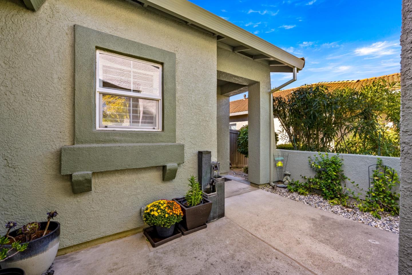 Detail Gallery Image 8 of 61 For 5751 Honor Pkwy, Sacramento,  CA 95835 - 3 Beds | 2/1 Baths