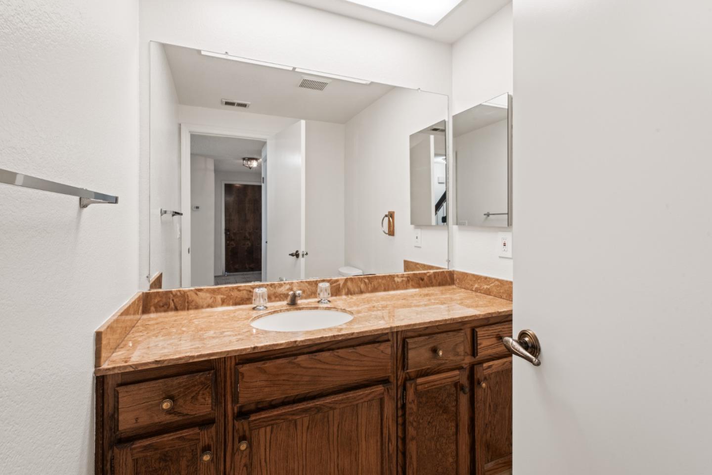 Detail Gallery Image 13 of 42 For 14408 Outrigger Dr, San Leandro,  CA 94577 - 3 Beds | 2/1 Baths