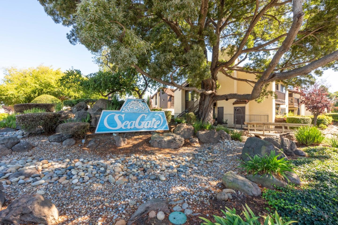 Detail Gallery Image 2 of 42 For 14408 Outrigger Dr, San Leandro,  CA 94577 - 3 Beds | 2/1 Baths