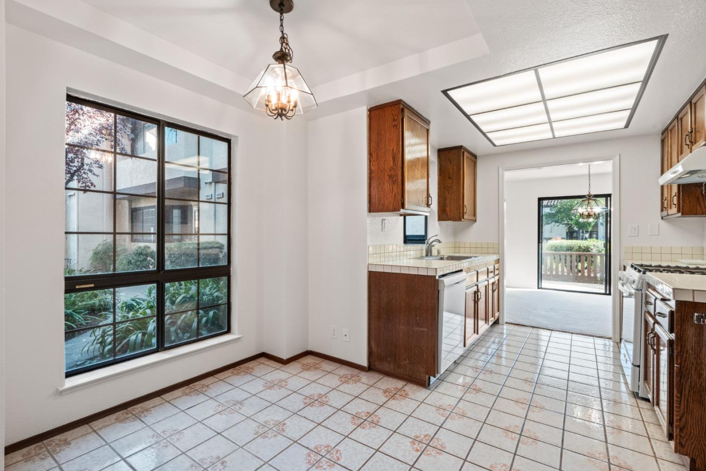 Detail Gallery Image 6 of 42 For 14408 Outrigger Dr, San Leandro,  CA 94577 - 3 Beds | 2/1 Baths