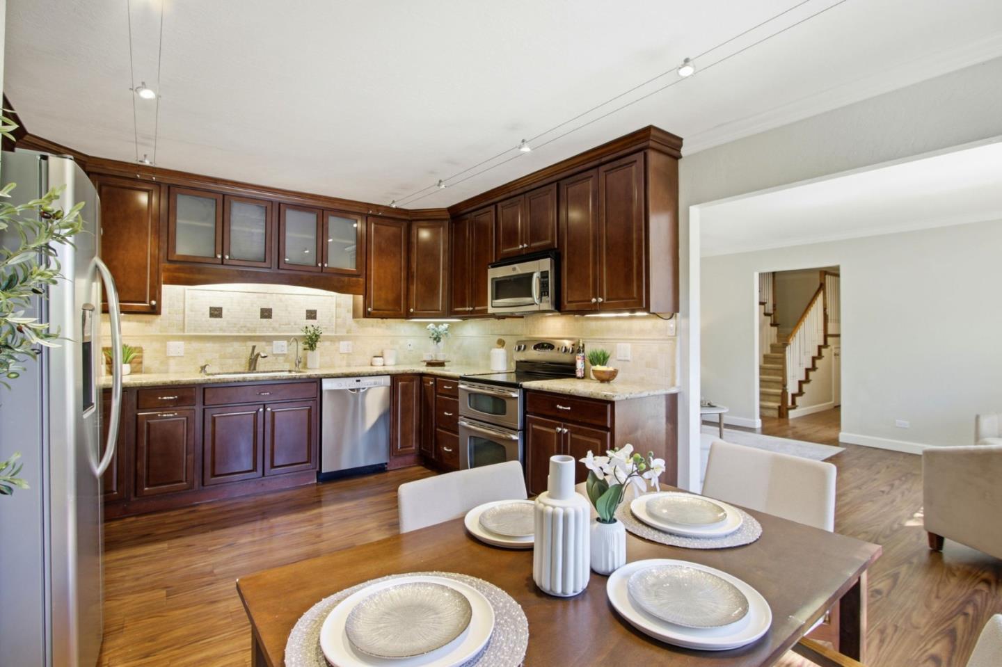 Detail Gallery Image 15 of 37 For 701 N Rengstorff Ave #20,  Mountain View,  CA 94043 - 4 Beds | 1/1 Baths