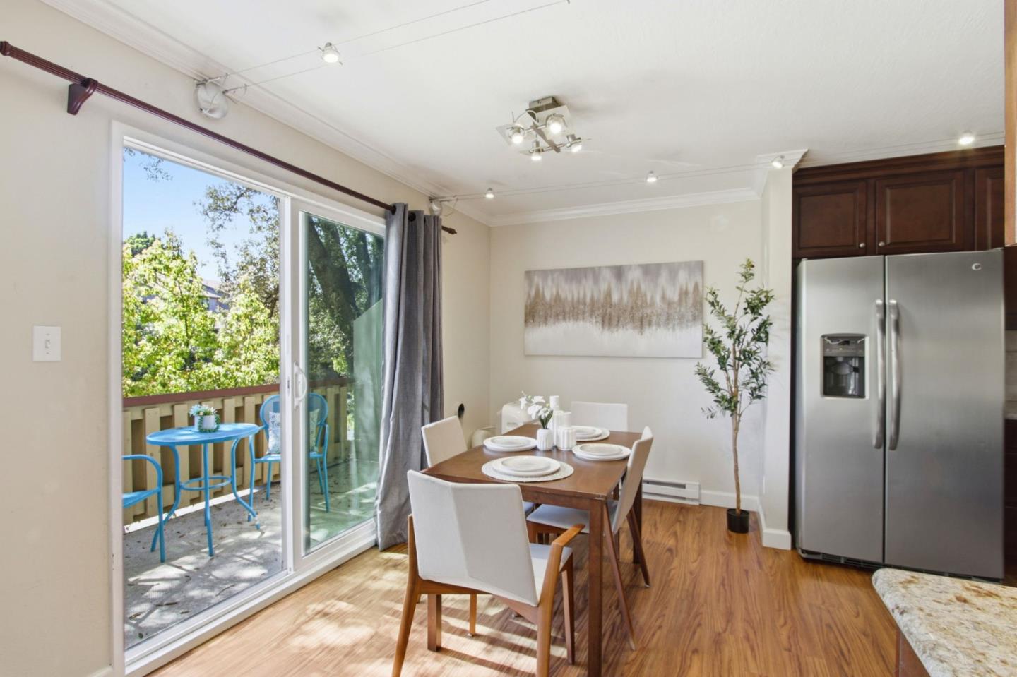 Detail Gallery Image 16 of 37 For 701 N Rengstorff Ave #20,  Mountain View,  CA 94043 - 4 Beds | 1/1 Baths