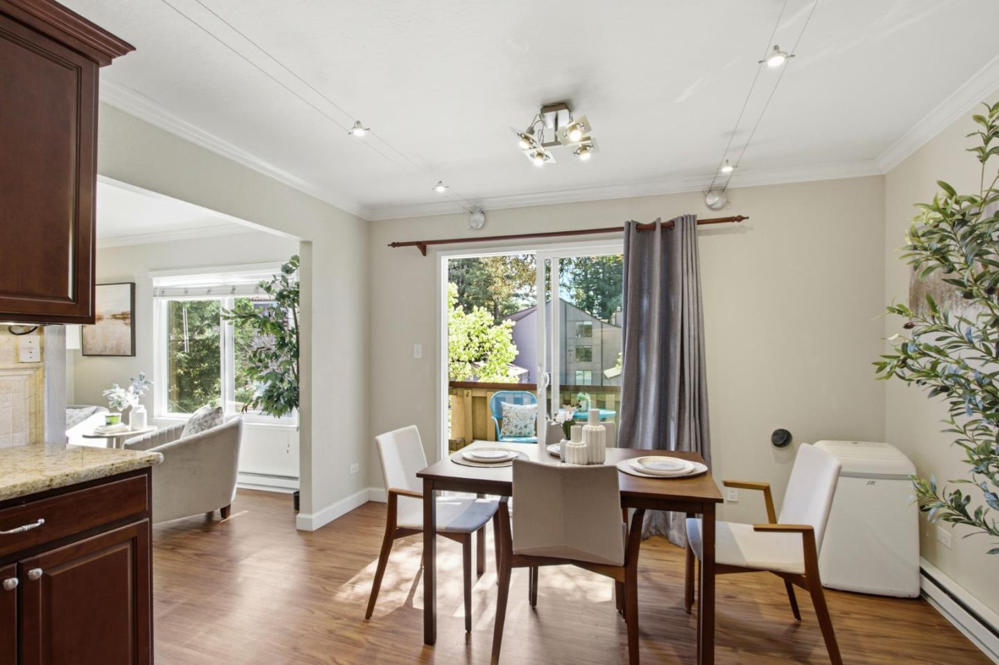 Detail Gallery Image 17 of 37 For 701 N Rengstorff Ave #20,  Mountain View,  CA 94043 - 4 Beds | 1/1 Baths