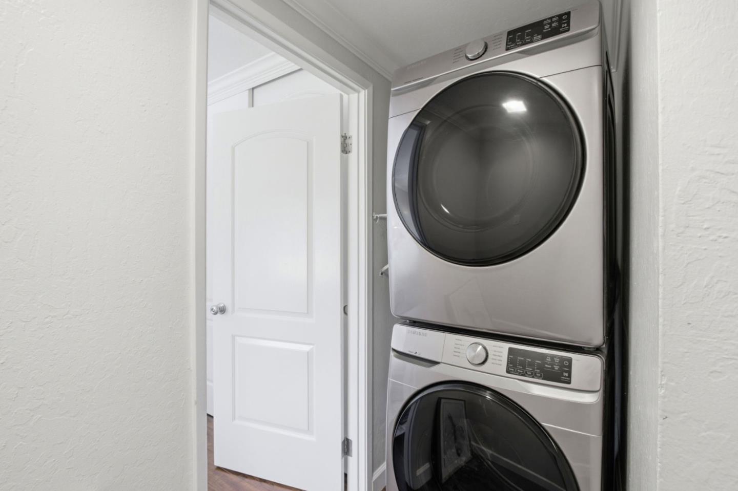 Detail Gallery Image 30 of 37 For 701 N Rengstorff Ave #20,  Mountain View,  CA 94043 - 4 Beds | 1/1 Baths