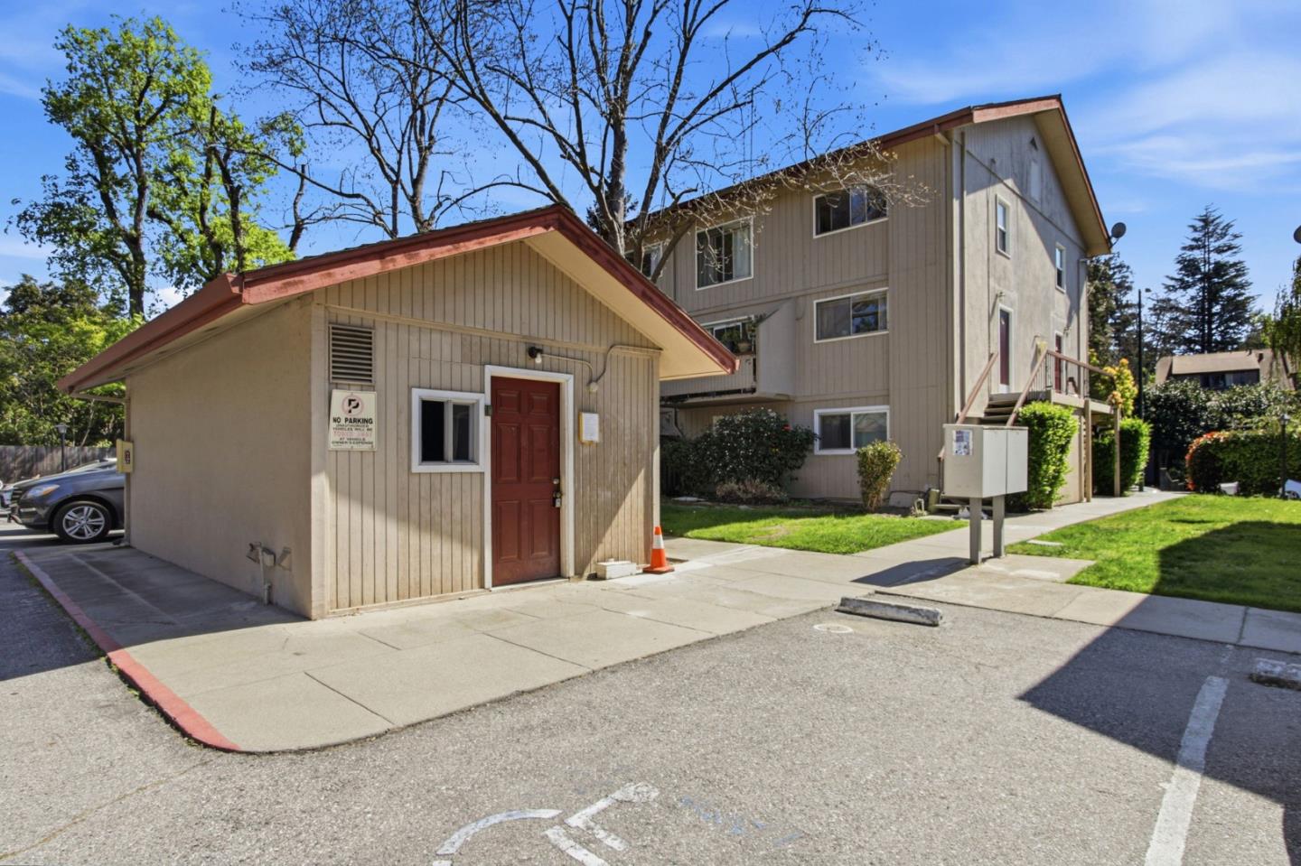 Detail Gallery Image 32 of 37 For 701 N Rengstorff Ave #20,  Mountain View,  CA 94043 - 4 Beds | 1/1 Baths