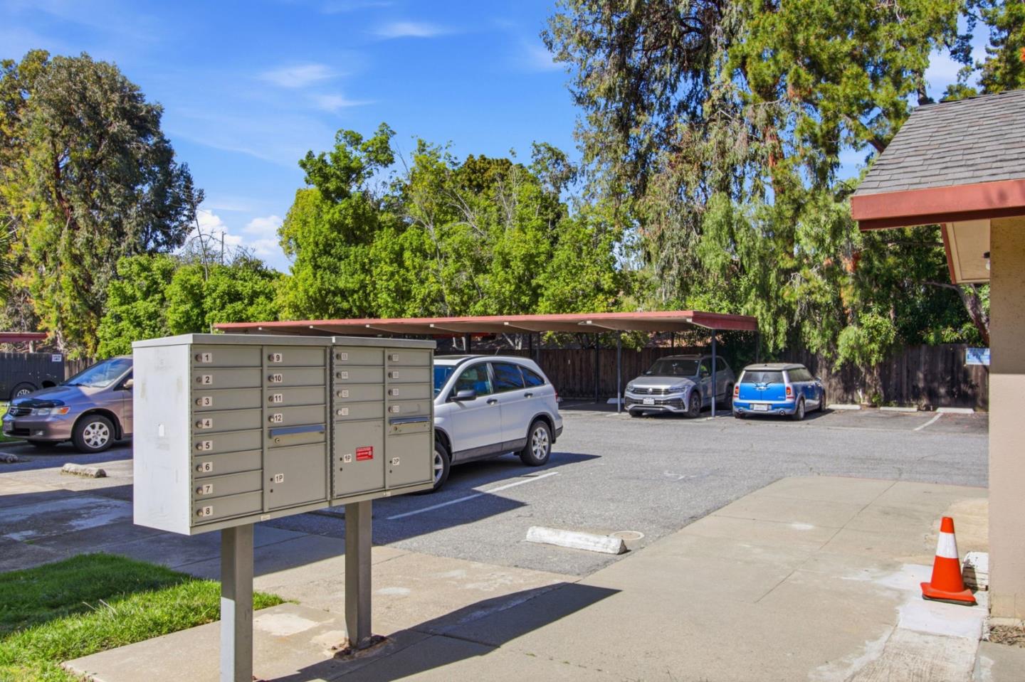 Detail Gallery Image 33 of 37 For 701 N Rengstorff Ave #20,  Mountain View,  CA 94043 - 4 Beds | 1/1 Baths