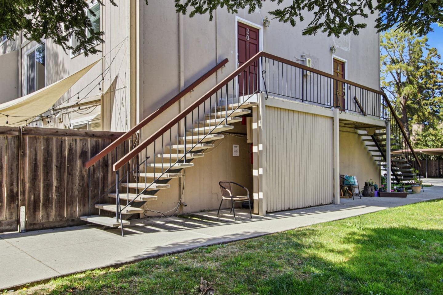 Detail Gallery Image 4 of 37 For 701 N Rengstorff Ave #20,  Mountain View,  CA 94043 - 4 Beds | 1/1 Baths