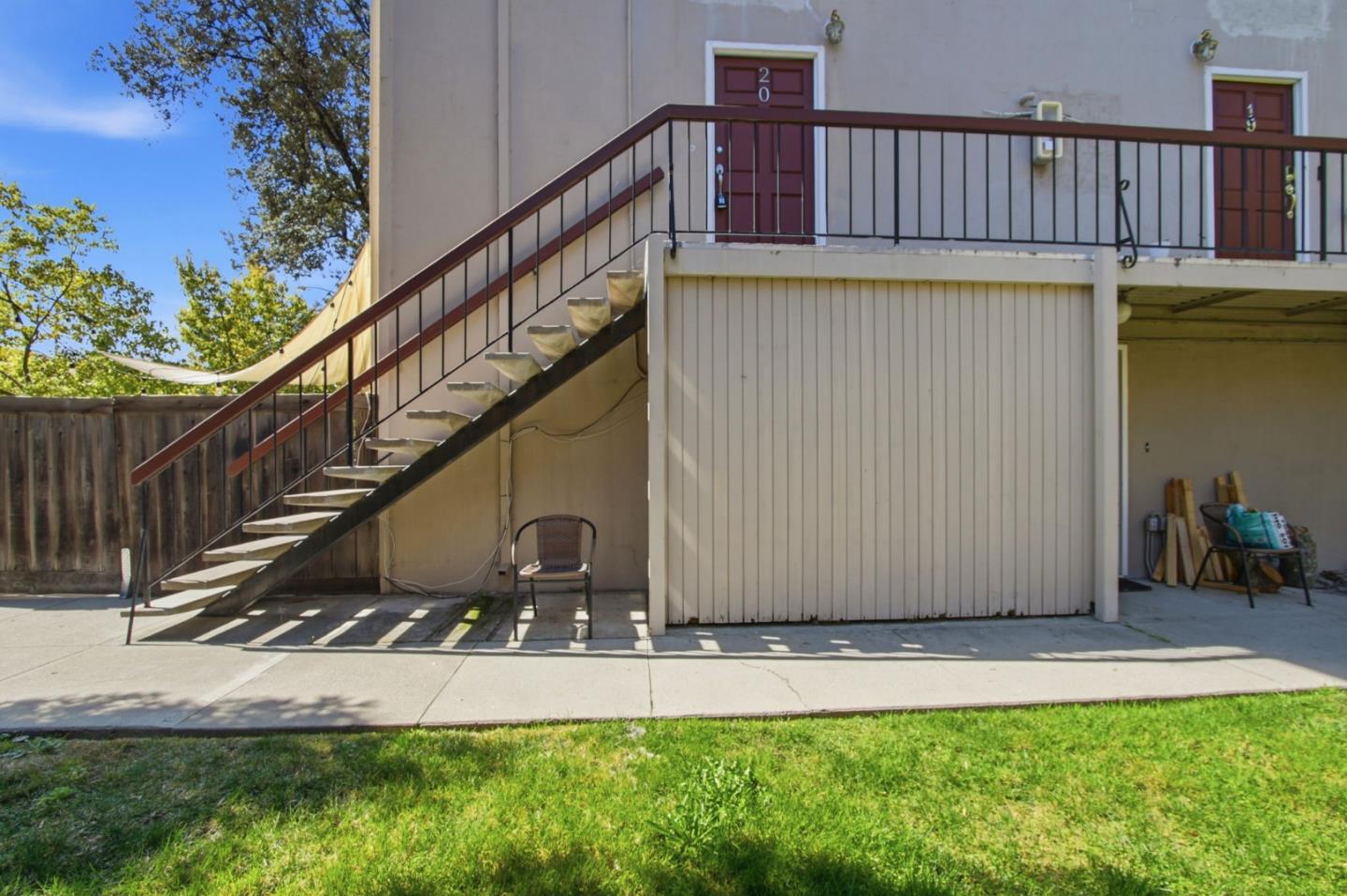 Detail Gallery Image 5 of 37 For 701 N Rengstorff Ave #20,  Mountain View,  CA 94043 - 4 Beds | 1/1 Baths