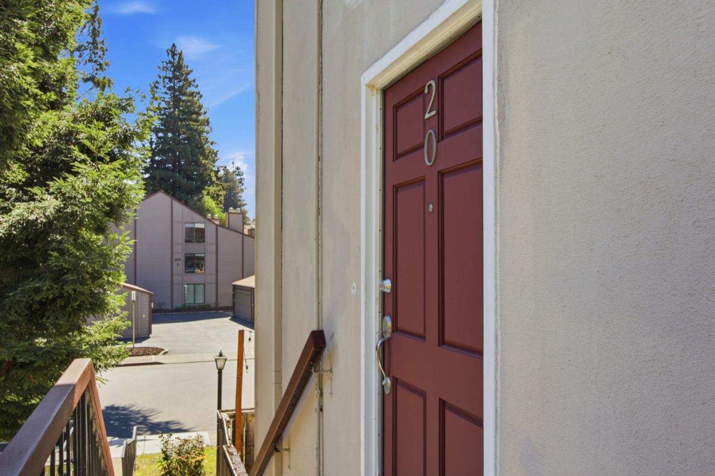 Detail Gallery Image 6 of 37 For 701 N Rengstorff Ave #20,  Mountain View,  CA 94043 - 4 Beds | 1/1 Baths