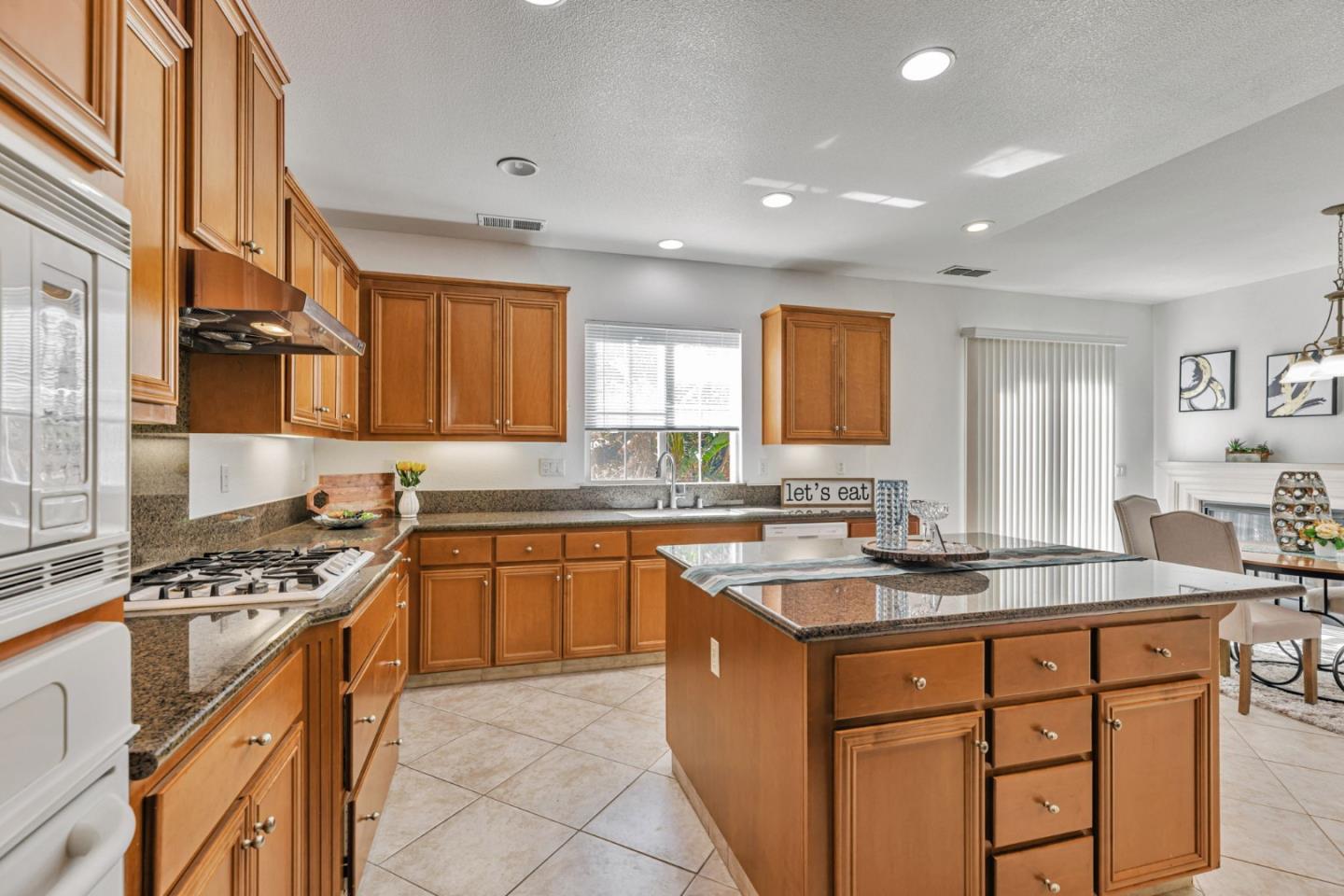 Detail Gallery Image 15 of 43 For 202 W Fauna Ave, Mountain House,  CA 95391 - 4 Beds | 3 Baths