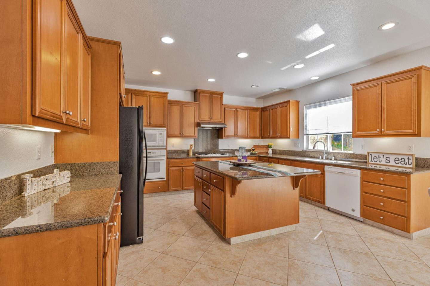 Detail Gallery Image 16 of 43 For 202 W Fauna Ave, Mountain House,  CA 95391 - 4 Beds | 3 Baths