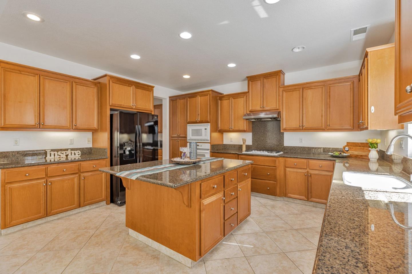 Detail Gallery Image 17 of 43 For 202 W Fauna Ave, Mountain House,  CA 95391 - 4 Beds | 3 Baths