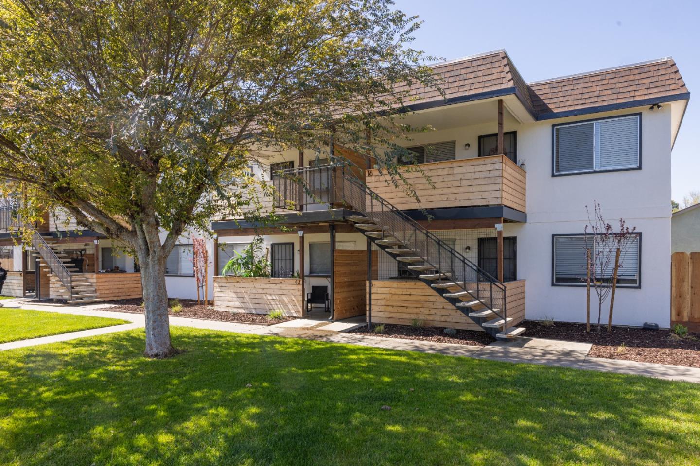 Detail Gallery Image 2 of 26 For 711 South St, Hollister,  CA 95023 - – Beds | – Baths