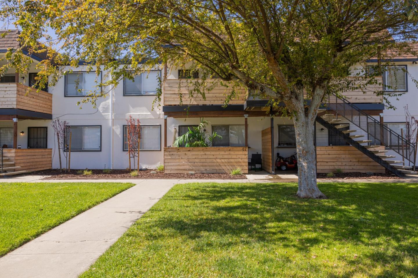 Detail Gallery Image 3 of 26 For 711 South St, Hollister,  CA 95023 - – Beds | – Baths